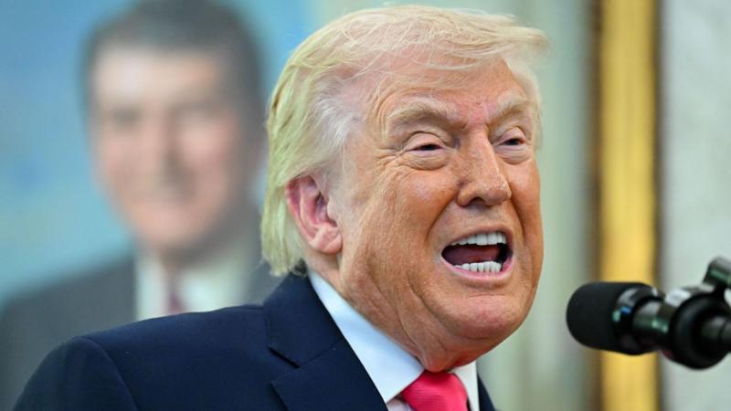 Trump diz que Irã 'tem medo' de admitir que está negociando; Teerã volta a negar conversas com EUA