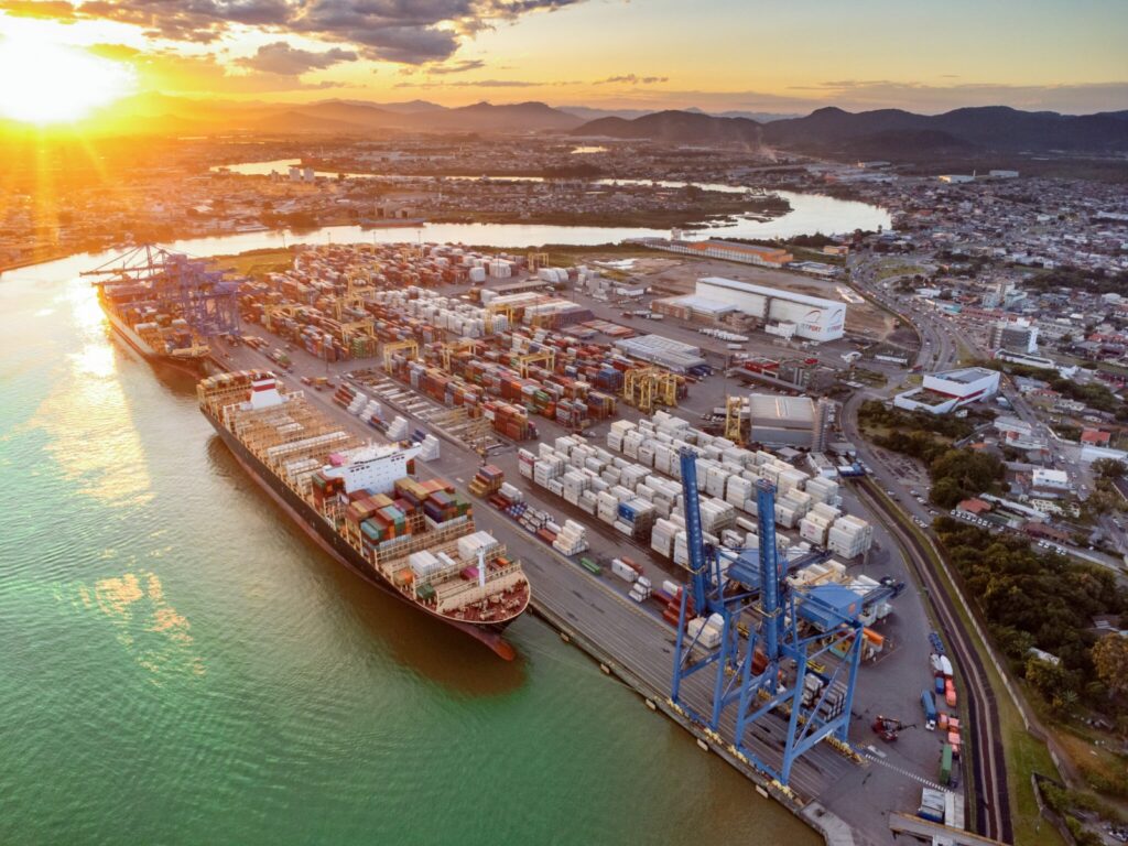 FIESC realiza evento sobre internacionalização e apoio à exportação