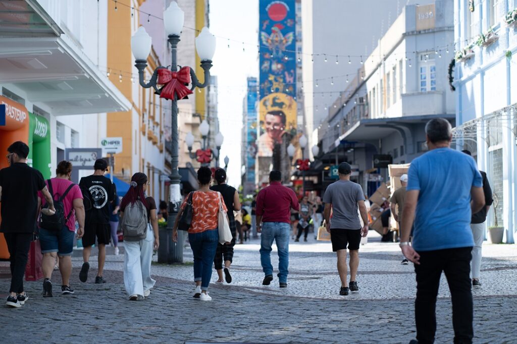 Santa Catarina supera média nacional e registra crescimento de 4,4% no varejo no primeiro trimestre de 2026